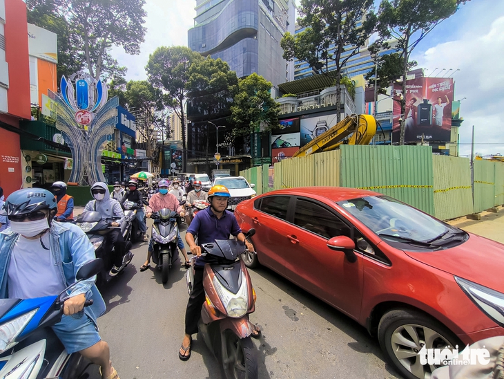 Vì sao cầu vượt thép ngã 6 Dân Chủ phải đổi thiết kế sau gần 10 năm? - Ảnh 2.