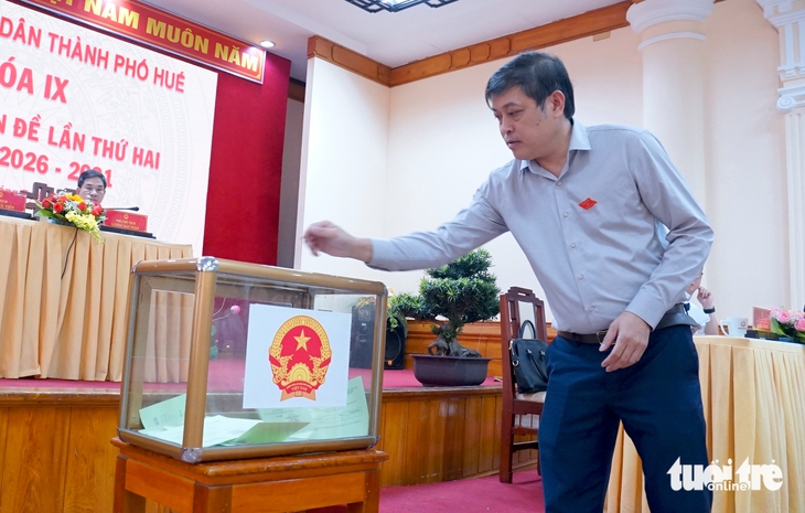 Ông Lê Trí Thanh được bầu giữ chức Chủ tịch UBND TP Huế - Ảnh 2.