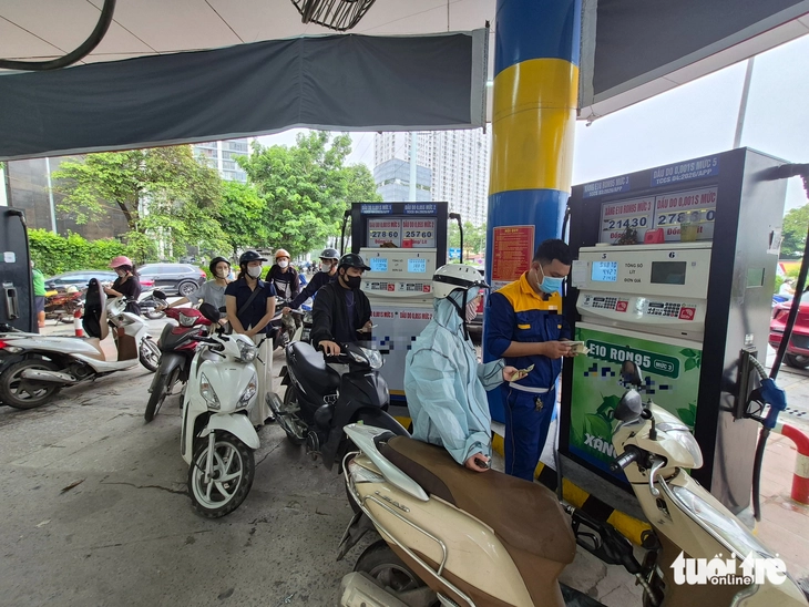  Thua lỗ, đói vốn, khan hàng bủa vây - Ảnh 1.