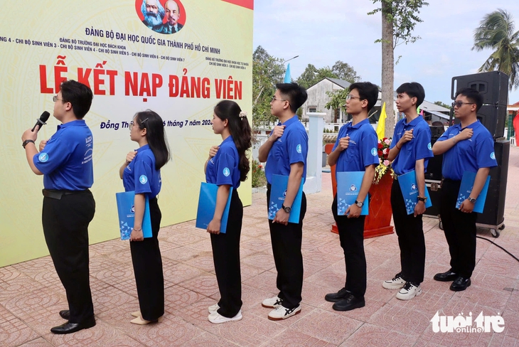 Thành Đoàn TP.HCM tiếp lửa chiến sĩ Mùa hè xanh tại  mặt trận miền Tây - Ảnh 8.