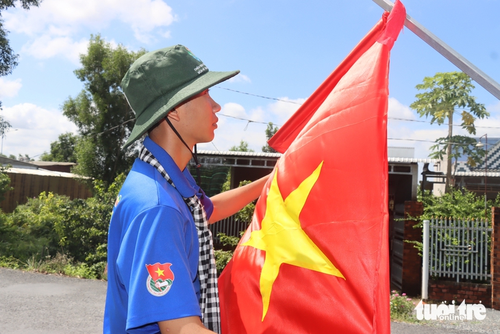 Mùa hè rực rỡ, ở lại trong tim người dân là màu áo xanh tình nguyện - Ảnh 7.