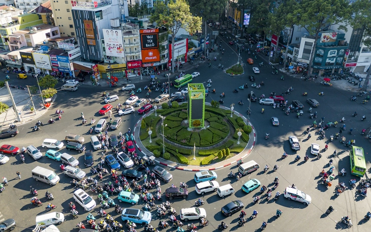 Phó chủ tịch TP.HCM Hoàng Nguyên Dinh: Chỉ rõ cách giảm ùn tắc, không đề xuất chung chung - Ảnh 2.