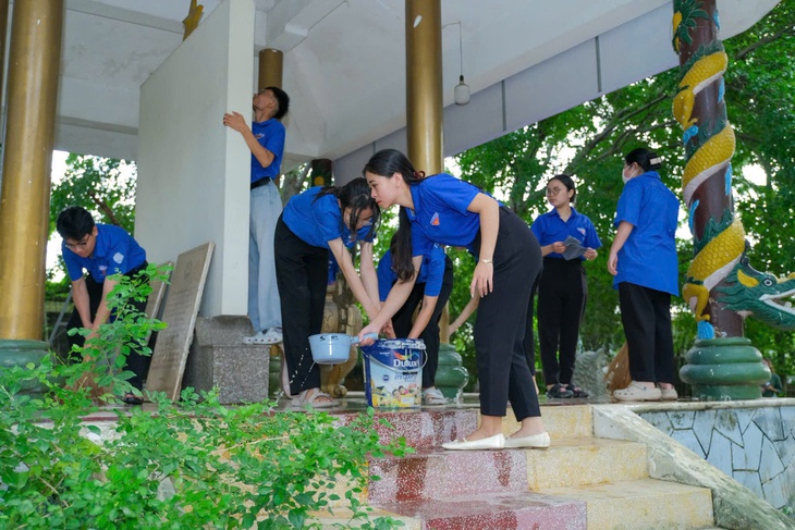 Ngày cao điểm 'Uống nước nhớ nguồn' - người trẻ hướng đến kỷ niệm 79 năm Ngày Thương binh – Liêt sĩ - Ảnh 2.
