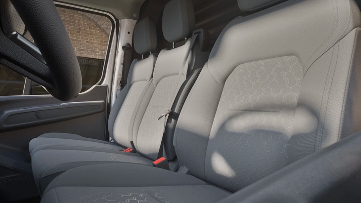 Ford Transit thêm bản xe điện giá rẻ, màn lớn, ADAS, đi 380km/sạc - Ảnh 4.
