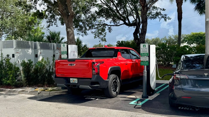 'Đưa cả xe hybrid và xe điện đi du lịch cùng gia đình, không ngờ lo hết xăng còn hơn thấp thỏm hết pin' - Ảnh 8.
