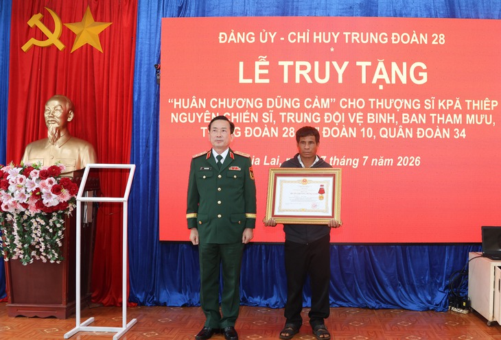 Thêm hỗ trợ cho gia đình người chiến sĩ dũng cảm quên mình cứu người - Ảnh 1.