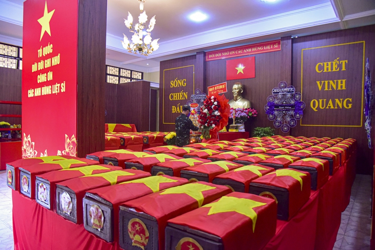 Thêm 8 bộ hài cốt ở rãnh chôn thứ 2, đã có 125 liệt sĩ được tìm thấy ở công viên Lê Thị Riêng - Ảnh 1.
