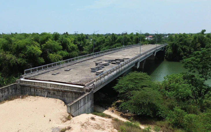 Cầu hoàn thành gần 3 năm vẫn chưa thể sử dụng vì thiếu đường dẫn - Ảnh 5.