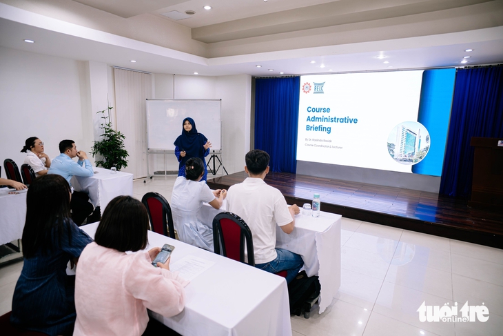 TP.HCM mở khóa tiếng Anh cho công chức, chuẩn bị nhân lực phục vụ APEC 2027 - Ảnh 6.