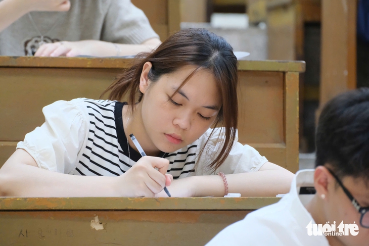 Thi tốt nghiệp THPT thành nhiều đợt trong năm có khả thi? - Ảnh 1.