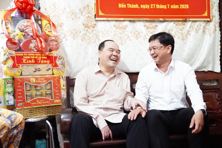 Lãnh đạo TP.HCM thăm, tri ân gia đình chính sách tiêu biểu nhân ngày 27-7 - Ảnh 1.