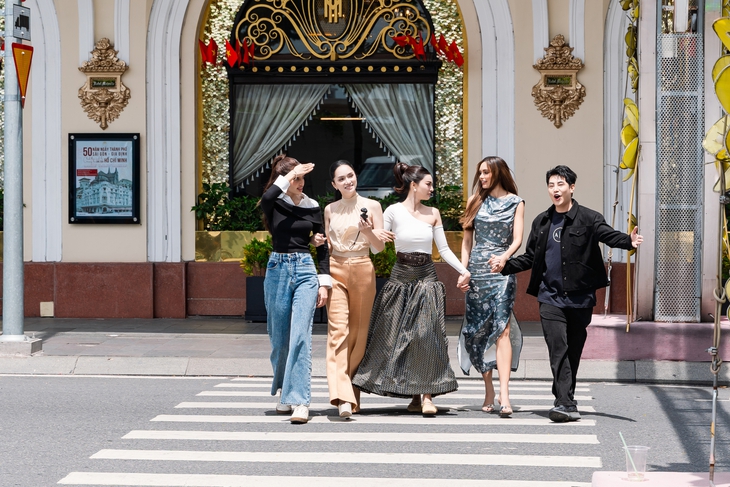 Hoa hậu quốc tế mê bánh mì, bún chả và vẻ đẹp TP.HCM - Ảnh 2.