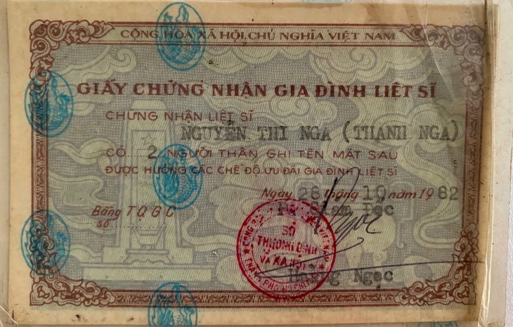 Khán giả xúc động khi con trai đăng giấy chứng nhận liệt sĩ của Thanh Nga - Ảnh 1.