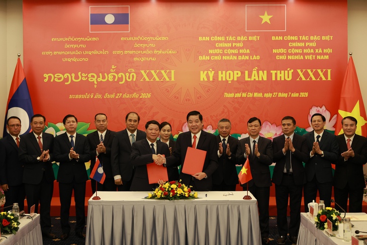 Lào đồng hành tìm kiếm, quy tập hài cốt liệt sĩ Việt Nam hy sinh trên nước bạn hồi hương - Ảnh 1.