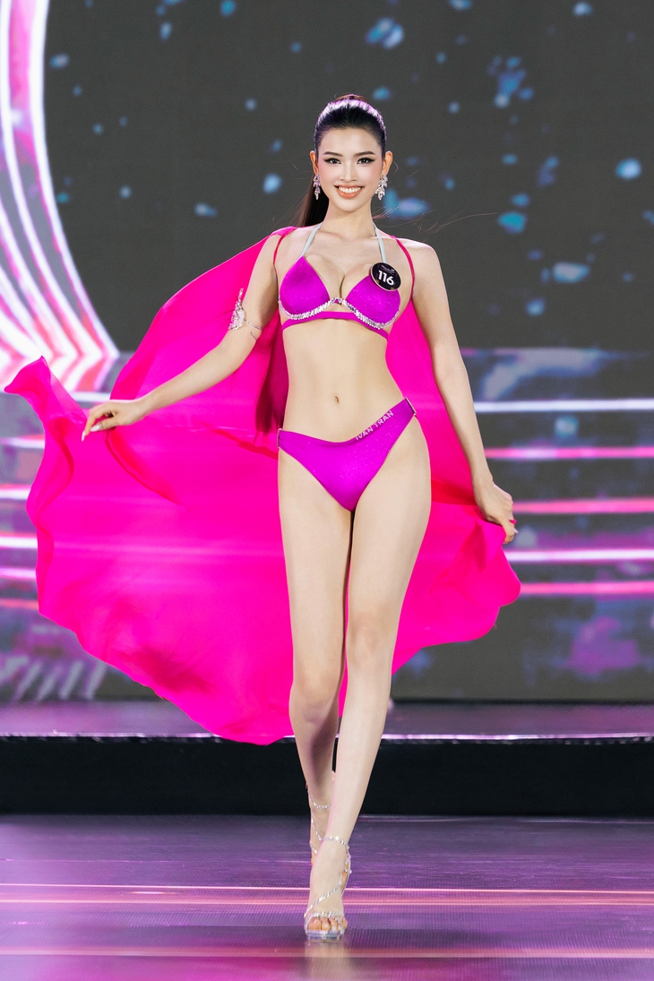 Bán kết Miss Grand Vietnam 2026 nhiều màn diễn lạ: Mang trăn, dựng đám cưới miền Tây - Ảnh 6.