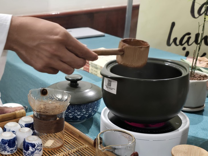 Tái hiện tiệc trà ngoại giao trong Ngày hội Văn hóa Trà Việt Nam  - Ảnh 3.