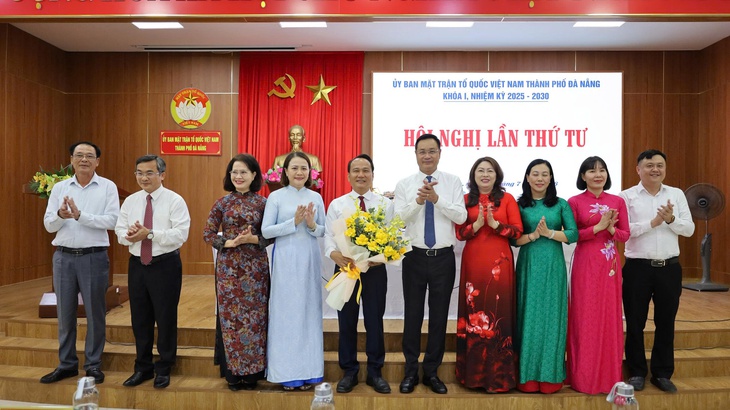 Ông Nguyễn Đình Vĩnh, Phó Bí thư Thành ủy Đà Nẵng làm Chủ tịch Ủy ban MTTQ Việt Nam TP Đà Nẵng - Ảnh 2.