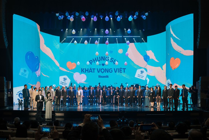 Chương trình nghệ thuật ‘Vinamilk 50 năm - Phụng sự khát vọng Việt’ - Ảnh 3.