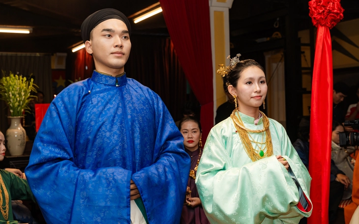 Quảng Trị khuyến khích đặt hoa và trồng cây ở nghĩa trang trong ngày cưới - Ảnh 2.
