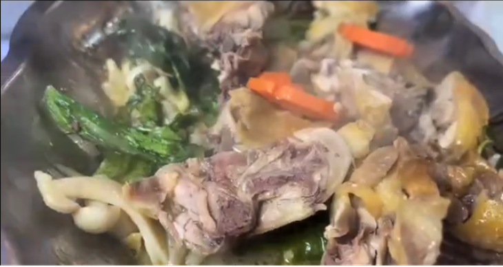 Mời chủ cơ sở gia chánh bị tố có dòi trong thức ăn lên làm việc - Ảnh 1.