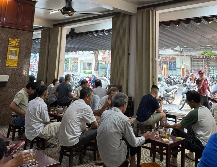 Ông chủ thương hiệu cà phê Long nổi tiếng ở Đà Nẵng qua đời - Ảnh 1.