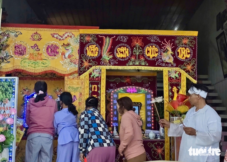 Vụ vợ chồng già đi mò hến chết đuối, ông bà cứu cháu rồi chìm giữa dòng sông - Ảnh 1.