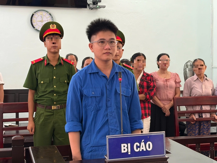 Thua lỗ tiền ảo, một bác sĩ ở Huế trộm tiệm vàng rồi trả giá - Ảnh 1.
