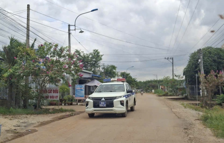  CSGT phạt nhiều xe quá tải, tăng cường tuần tra - Ảnh 2.