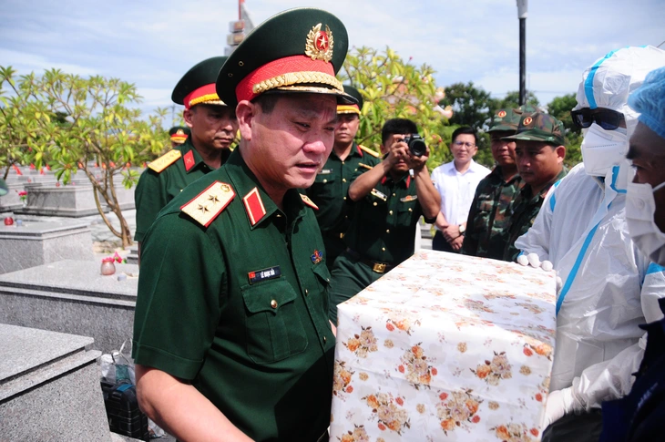  Vượt mọi khó khăn, tập trung tối đa để thu nhận mẫu ADN, xác định thông tin liệt sĩ - Ảnh 2.