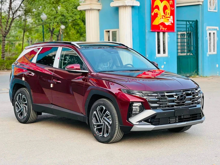 Tin tức giá xe: Hyundai Tucson giảm giá tới hơn 160 triệu, bản cao nhất còn rẻ hơn Toyota Corolla Cross - Ảnh 2.