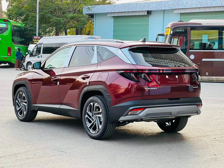 Tin tức giá xe: Hyundai Tucson giảm giá tới hơn 160 triệu, bản cao nhất còn rẻ hơn Toyota Corolla Cross - Ảnh 3.