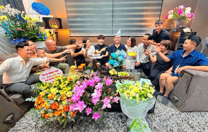 Lý do bầu show quyền lực Quang Cường chọn sống kín kẽ và trầm lặng ở tuổi 50? - Ảnh 1.