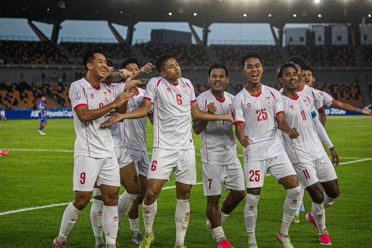 Hàng công rực sáng, Myanmar vùi dập Philippines - Ảnh 1.