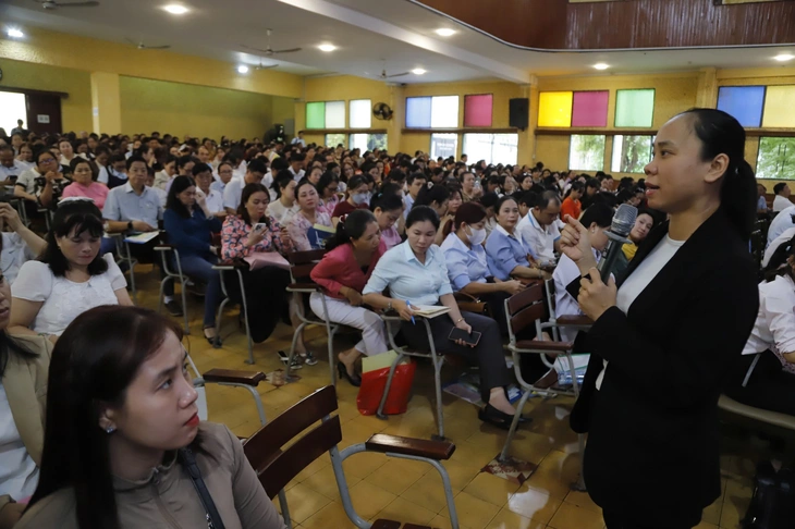 TP.HCM siết an toàn thực phẩm bữa ăn bán trú, hiệu trưởng phải tập huấn - Ảnh 2.