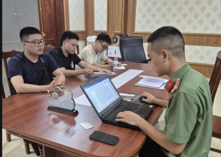 Đăng clip cợt nhả trong Ngày Thương binh - Liệt sĩ, 3 người bị công an triệu tập - Ảnh 1.