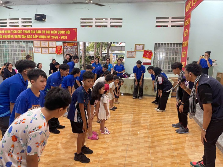 Chiến sĩ tình nguyện quốc tế YSS ( Malaysia ) mang niềm vui hè đến thiếu nhi TP . HCM 2026 - Ảnh 2.