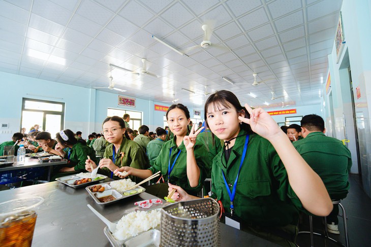 Chiến sĩ tình nguyện quốc tế YSS ( Malaysia ) mang niềm vui hè đến thiếu nhi TP . HCM 2026 - Ảnh 6.