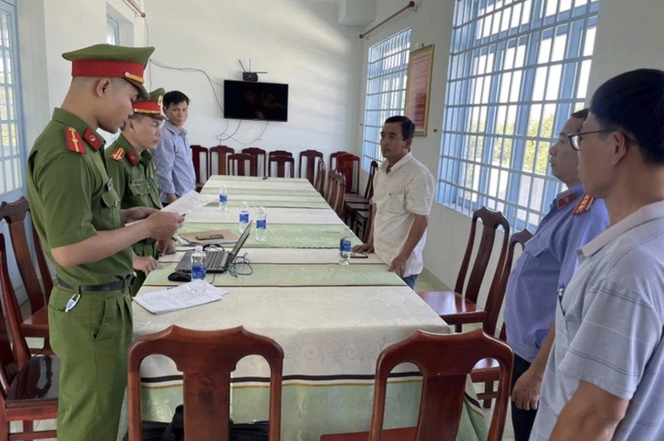  Truy tố nguyên chủ tịch, phó chủ tịch xã tiếp tay vụ lừa đảo gần 15 tỉ đồng - Ảnh 2.