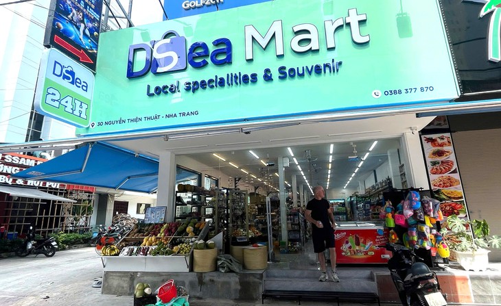 Nha Trang xử lý các cơ sở 'loạn' biển hiệu tiếng nước ngoài  - Ảnh 3.