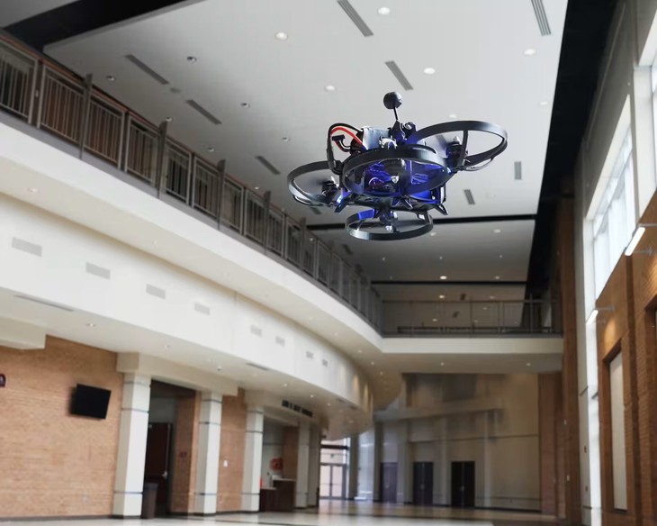  Đưa drone vào trường học đối phó xả súng - Ảnh 1.
