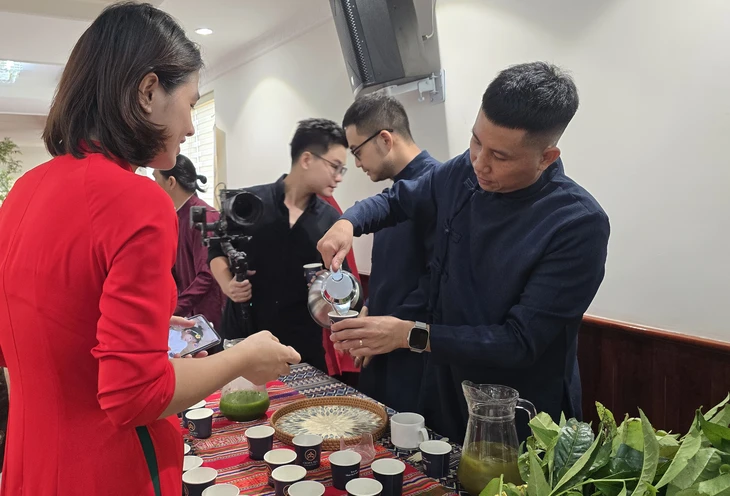 Làm thử chén chè đâm xứ Nghệ thơm mát ngày hè: bí quyết ở nước đá lạnh - Ảnh 3.