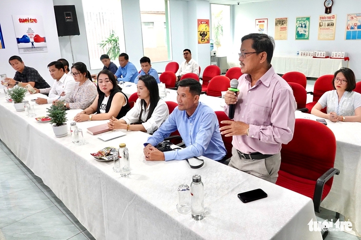 Nhà báo, cán bộ quản lý báo chí Campuchia tham quan toà soạn Báo điện tử Tuổi Trẻ - Ảnh 3.