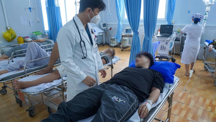  Khen thưởng đột xuất y bác sĩ Bệnh viện Quân y 120 - Ảnh 2.