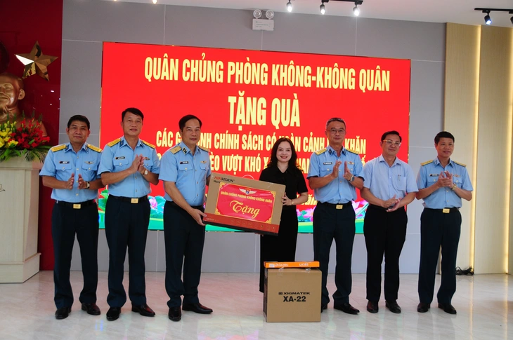Quân chủng Phòng không - Không quân yêu cầu bộ đội xây xong trường nội trú ở Đà Nẵng trước 15-8 - Ảnh 1.