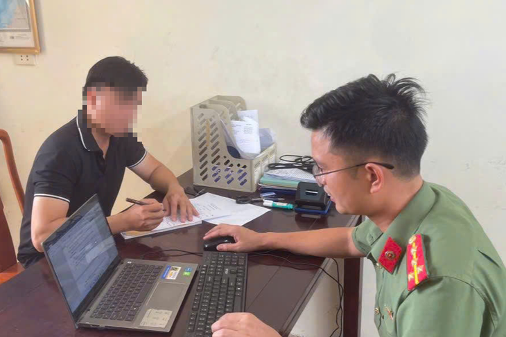 Đăng tin giả về sáp nhập xã trên Facebook, người đàn ông bị phạt 12,5 triệu đồng - Ảnh 1.