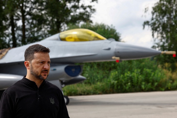 Tiêm kích F-16 của Ukraine rơi; Fed giữ nguyên lãi suất - Ảnh 1.