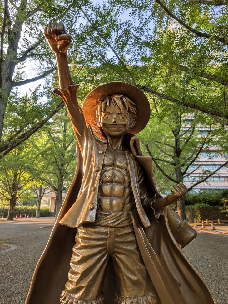 Tượng Luffy trong One Piece vẫn hiên ngang sau trận động đất rung chuyển Nhật Bản - Ảnh 2.