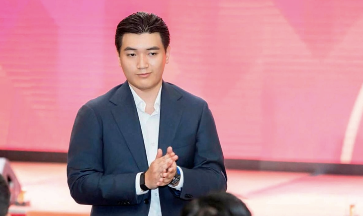 'Tổng tài' Việt 23 tuổi nắm khối tài sản gần 6.000 tỉ đồng là ai? - Ảnh 1.