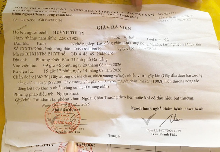 Phụ hồ nuôi 3 con ăn học, mẹ bị trượt chân té gãy cả đôi chân - Ảnh 3.