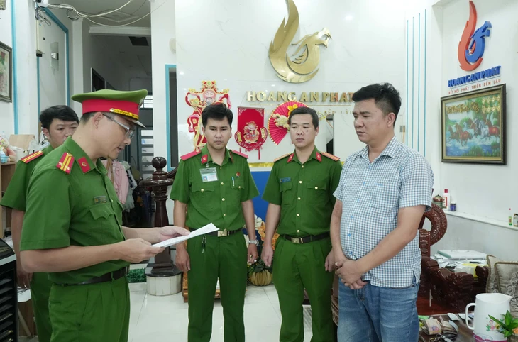 Công an TP Cần Thơ, triệt phá đường dây buôn lậu gần 1 triệu lít dầu DO - Ảnh 2.